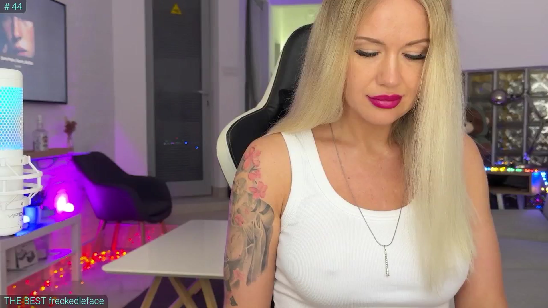 Gallery image thumbnail from AlexiAngel's myfreecams stream on, 08/01/2025, 06:49 image 2 of 20