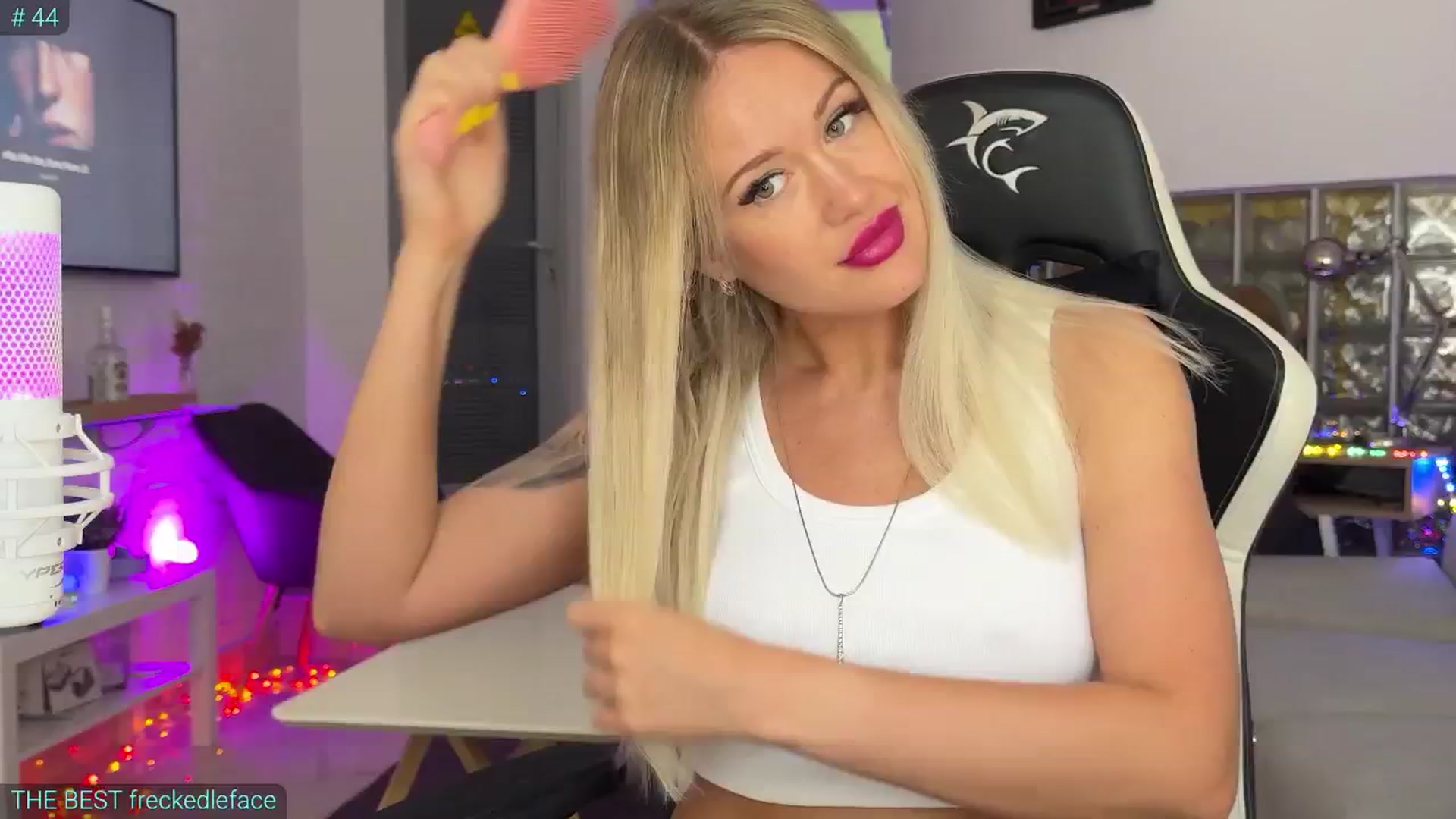 Gallery image thumbnail from AlexiAngel's myfreecams stream on, 08/01/2025, 06:49 image 6 of 20