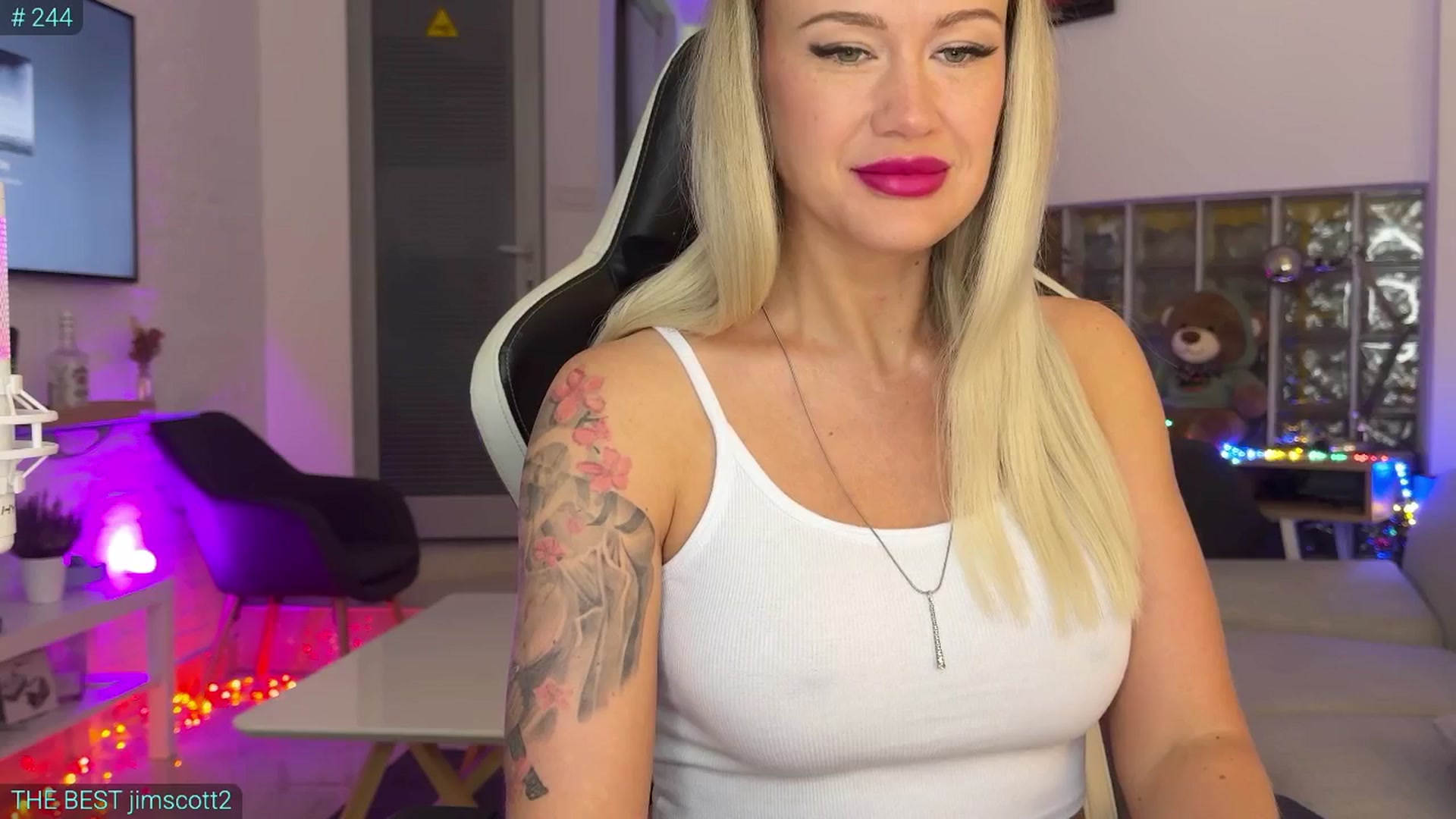 Gallery image thumbnail from AlexiAngel's myfreecams stream on, 08/04/2025, 05:11 image 16 of 20