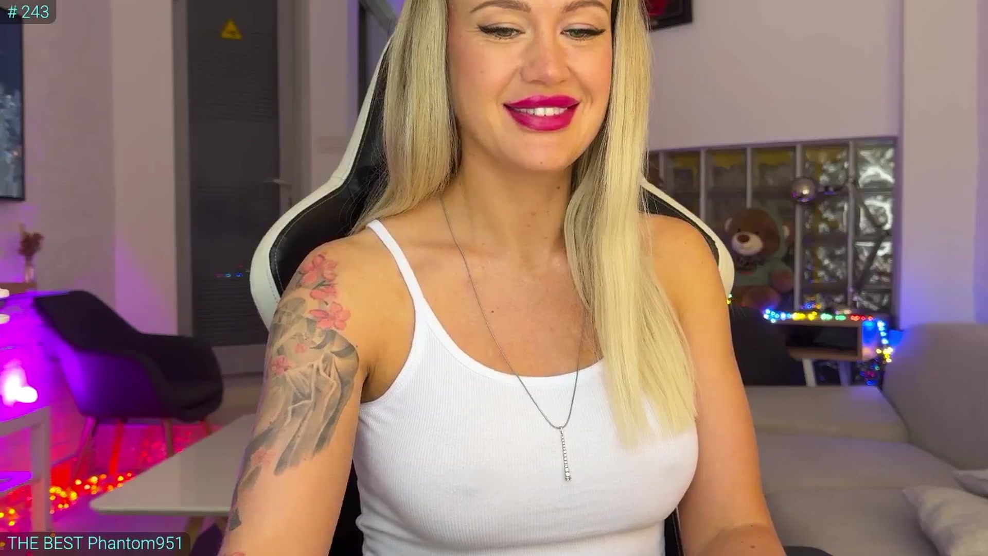 Gallery image thumbnail from AlexiAngel's myfreecams stream on, 08/04/2025, 07:00 image 13 of 20