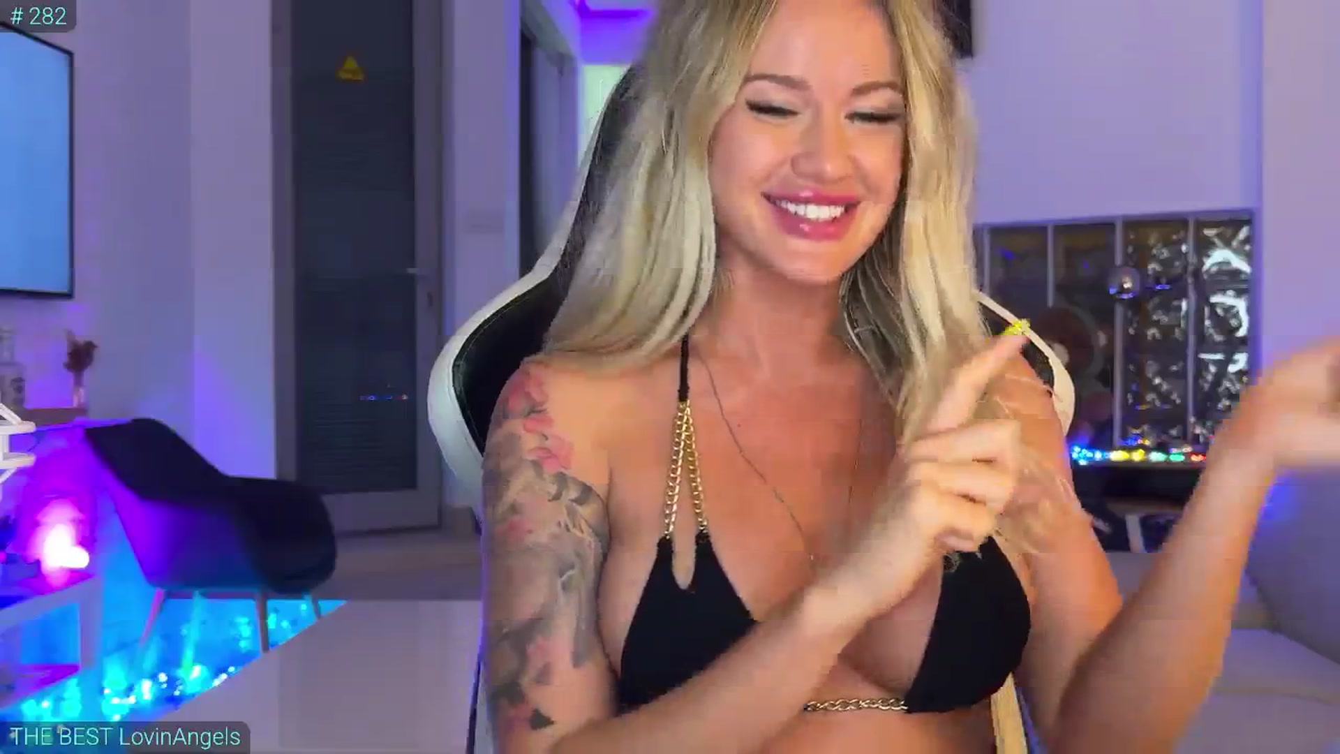 Gallery image thumbnail from AlexiAngel's myfreecams stream on, 08/06/2025, 18:19 image 19 of 20