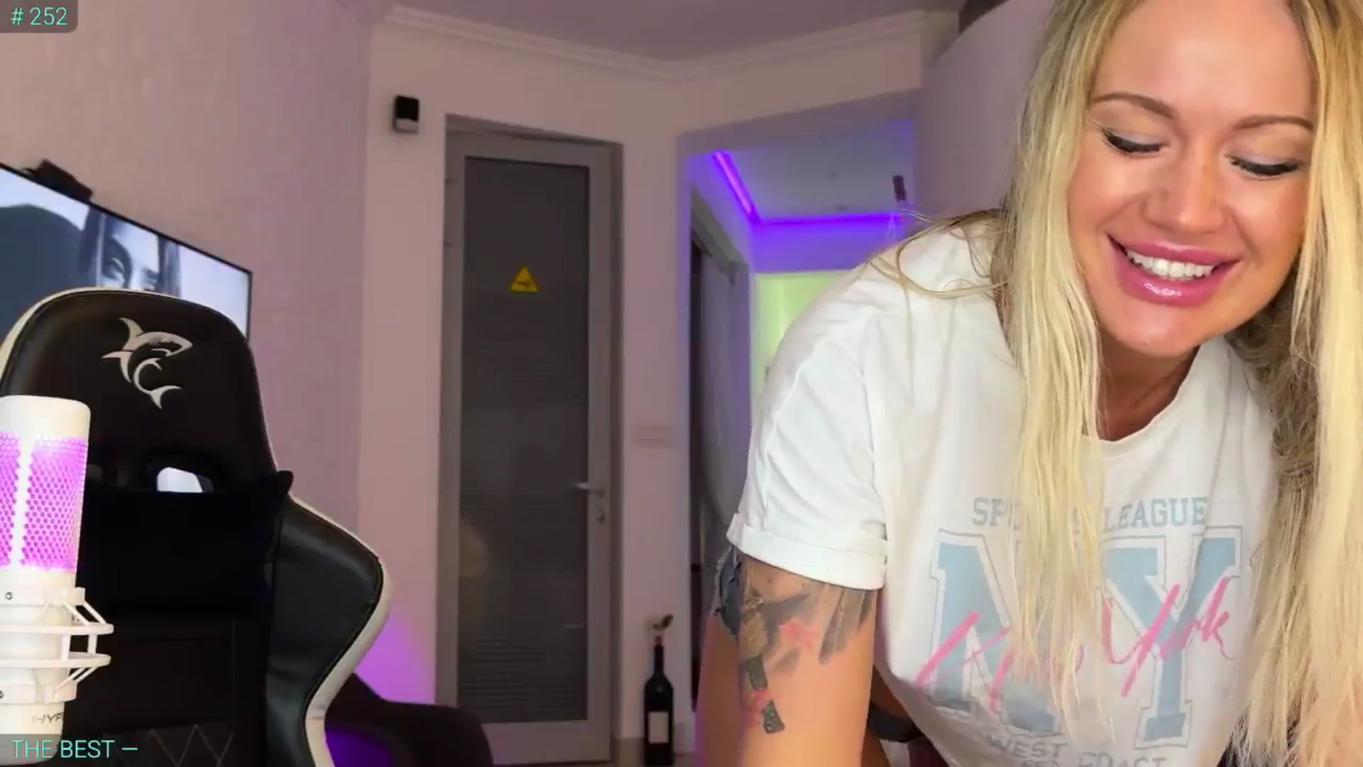 Gallery image thumbnail from AlexiAngel's myfreecams stream on, 08/11/2025, 06:31 image 2 of 20