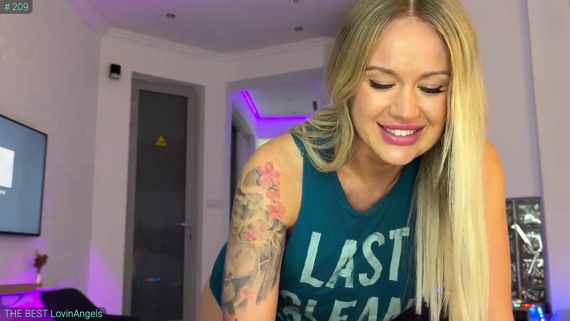 Gallery image thumbnail from AlexiAngel's myfreecams stream on, 08/15/2025, 16:06 image 17 of 20
