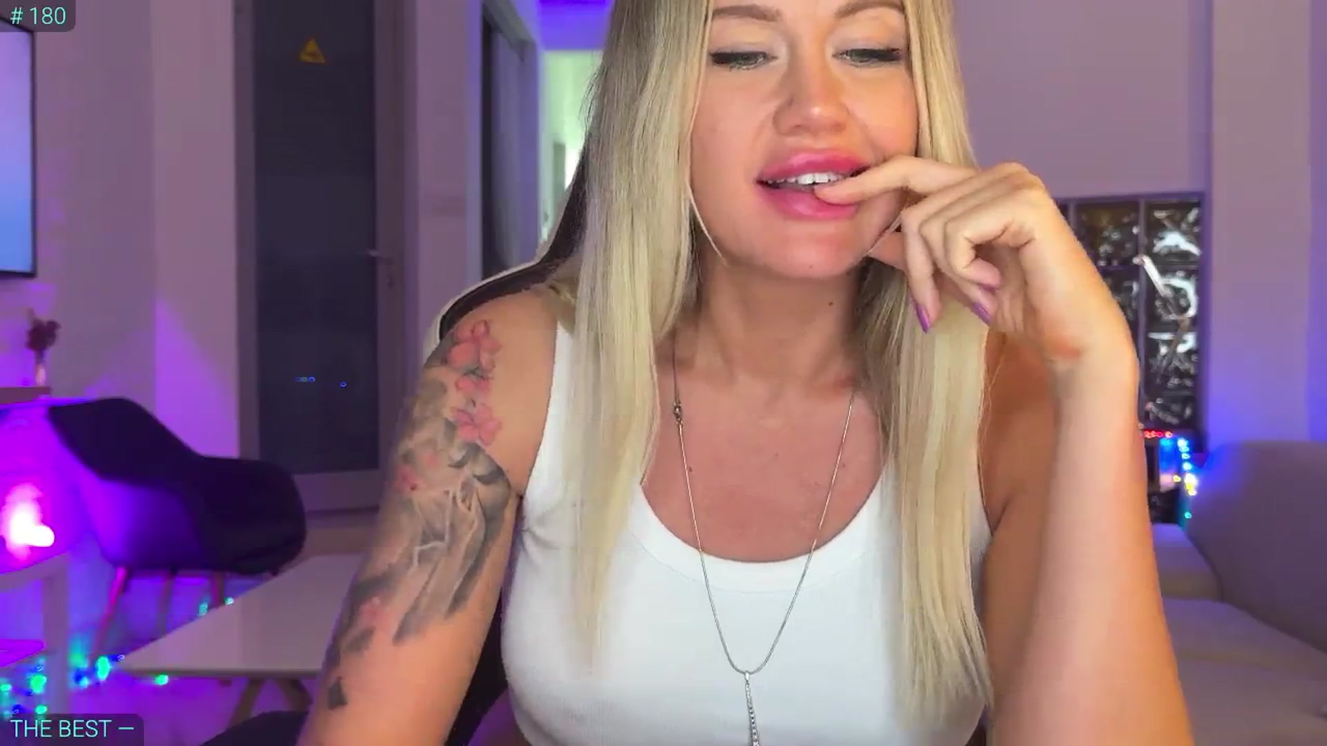 Gallery image thumbnail from AlexiAngel's myfreecams stream on, 08/16/2025, 18:04 image 17 of 20