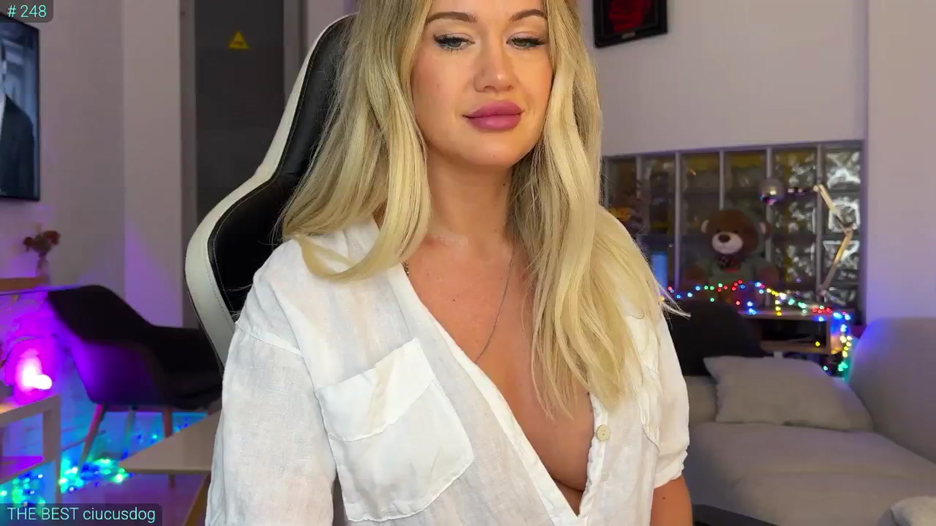 Gallery image thumbnail from AlexiAngel's myfreecams stream on, 08/30/2025, 17:17 image 2 of 20