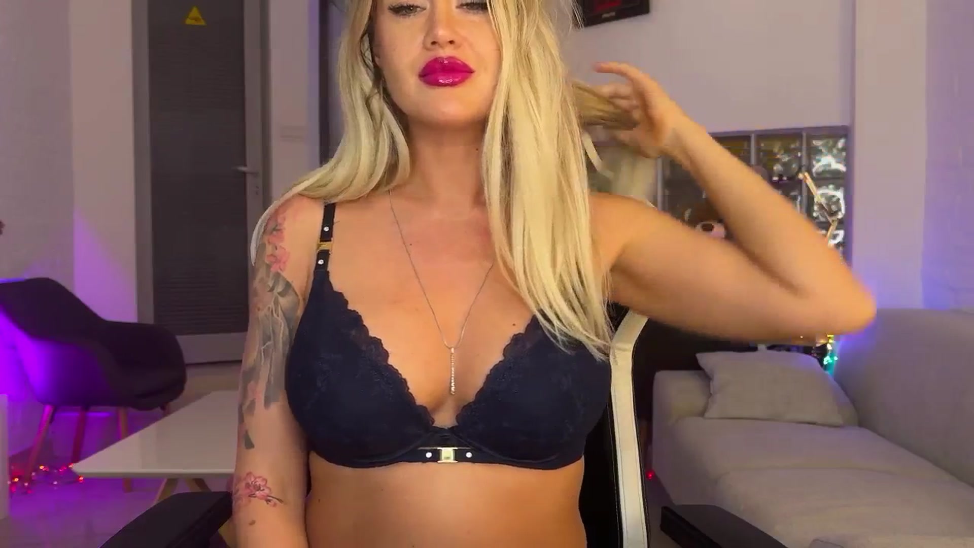 Gallery image thumbnail from AlexiAngel's myfreecams stream on, 08/31/2025, 16:20 image 3 of 20