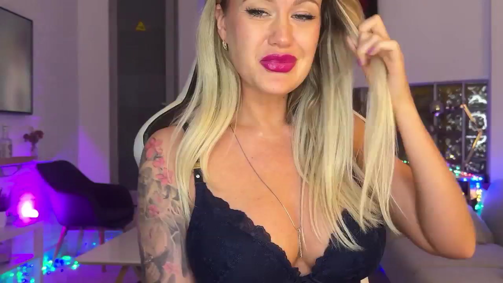 Gallery image thumbnail from AlexiAngel's myfreecams stream on, 08/31/2025, 18:08 image 2 of 20