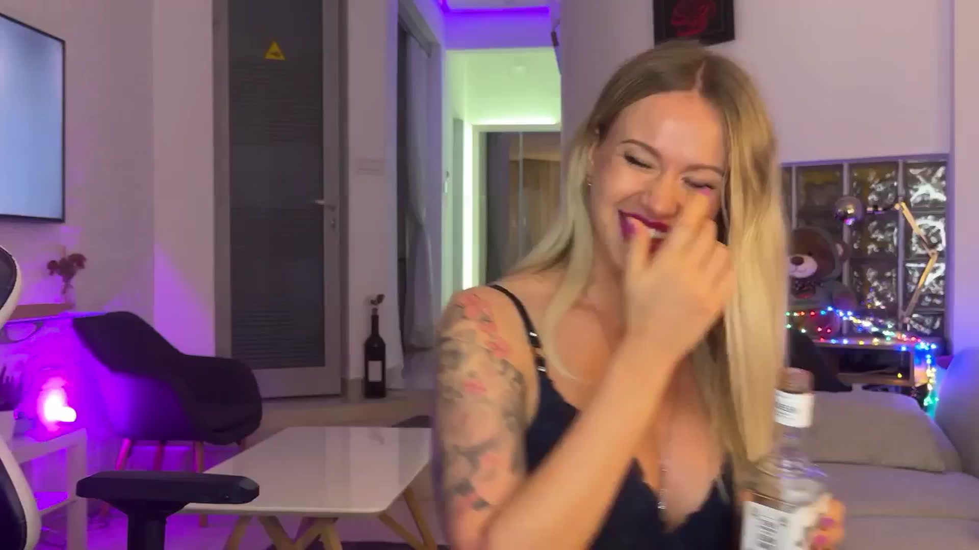 Gallery image thumbnail from AlexiAngel's myfreecams stream on, 08/31/2025, 18:08 image 3 of 20