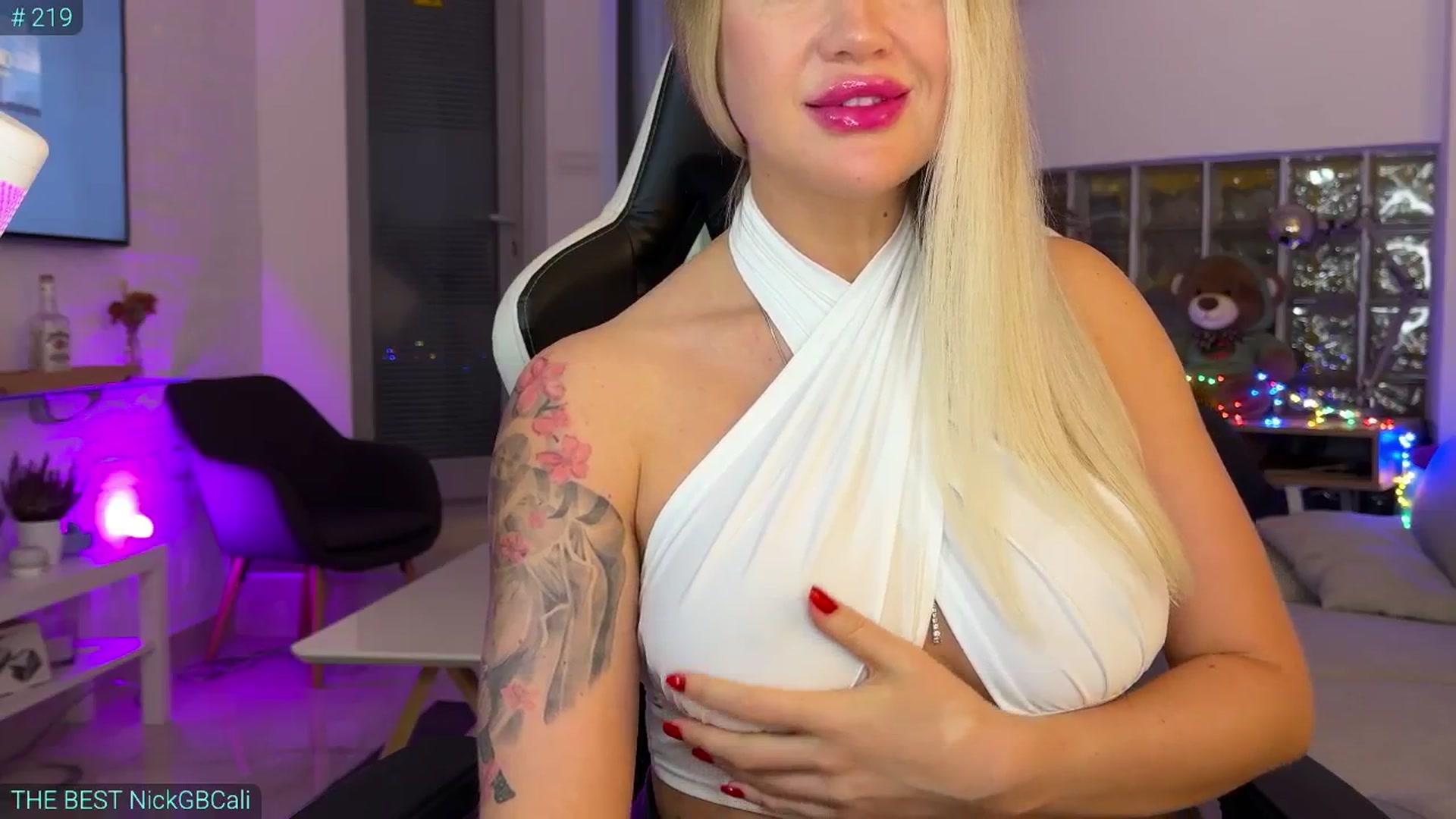 Gallery image thumbnail from AlexiAngel's myfreecams stream on, 09/29/2025, 06:07 image 17 of 20