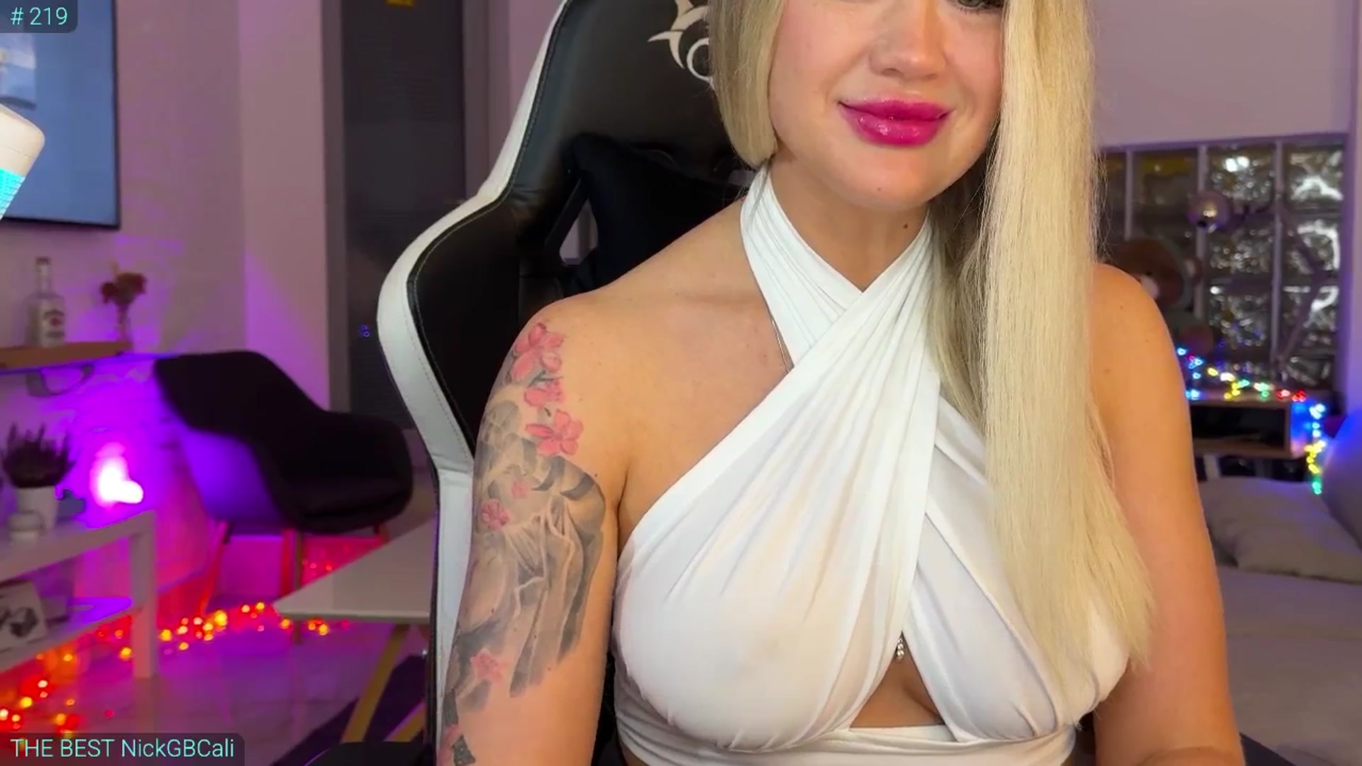 Gallery image thumbnail from AlexiAngel's myfreecams stream on, 09/29/2025, 06:07 image 18 of 20