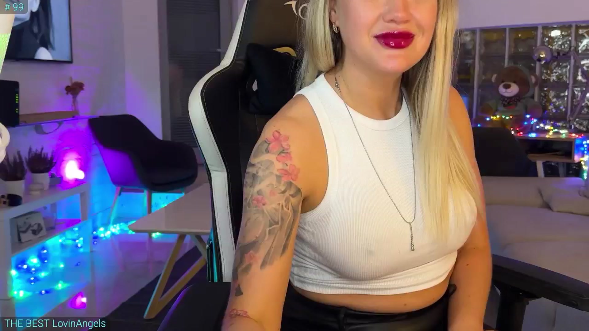 Gallery image thumbnail from AlexiAngel's myfreecams stream on, 10/01/2025, 17:22 image 11 of 20