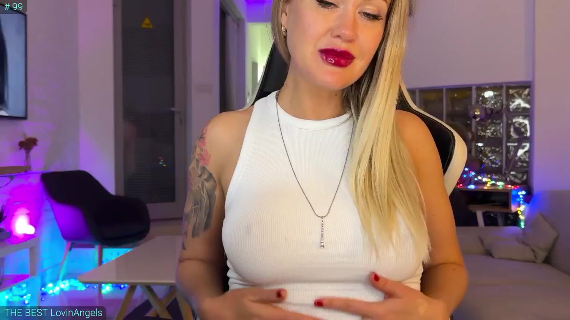 Gallery image thumbnail from AlexiAngel's myfreecams stream on, 10/01/2025, 17:22 image 18 of 20