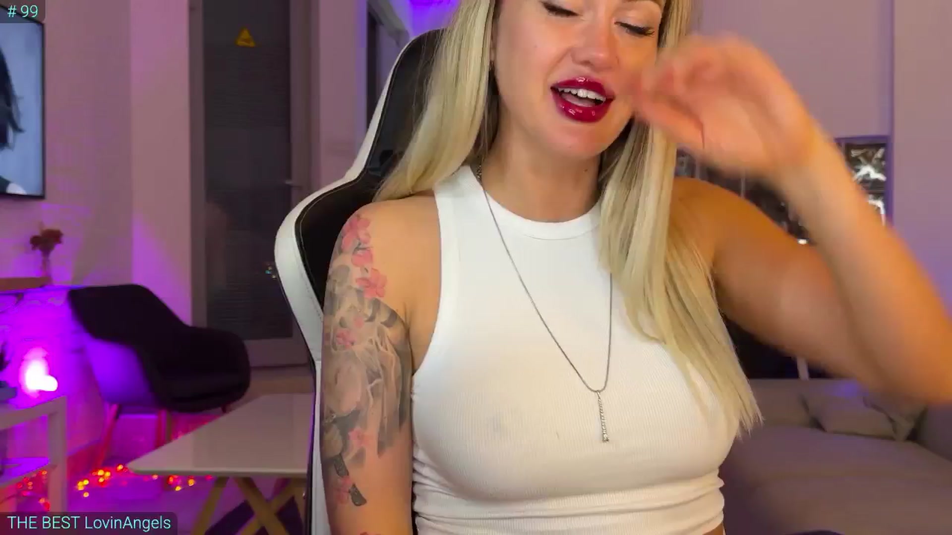 Gallery image thumbnail from AlexiAngel's myfreecams stream on, 10/01/2025, 17:22 image 16 of 20