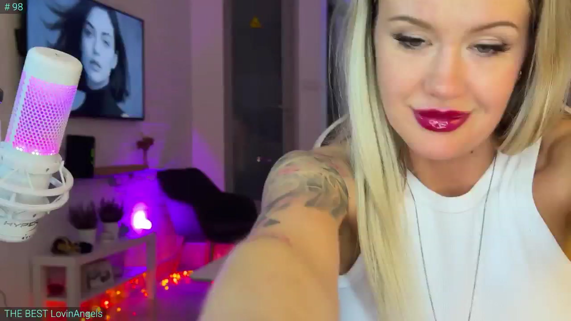 Gallery image thumbnail from AlexiAngel's myfreecams stream on, 10/01/2025, 17:22 image 10 of 20