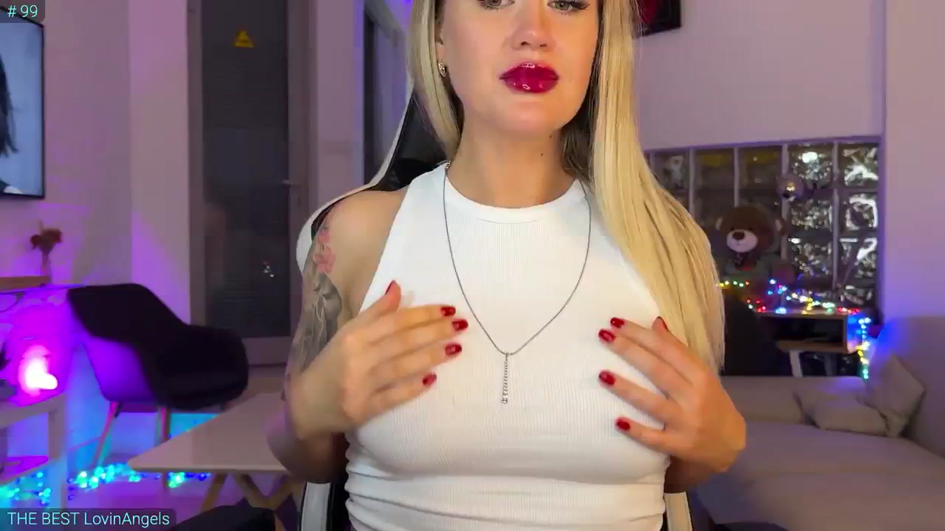 Gallery image thumbnail from AlexiAngel's myfreecams stream on, 10/01/2025, 17:22 image 13 of 20