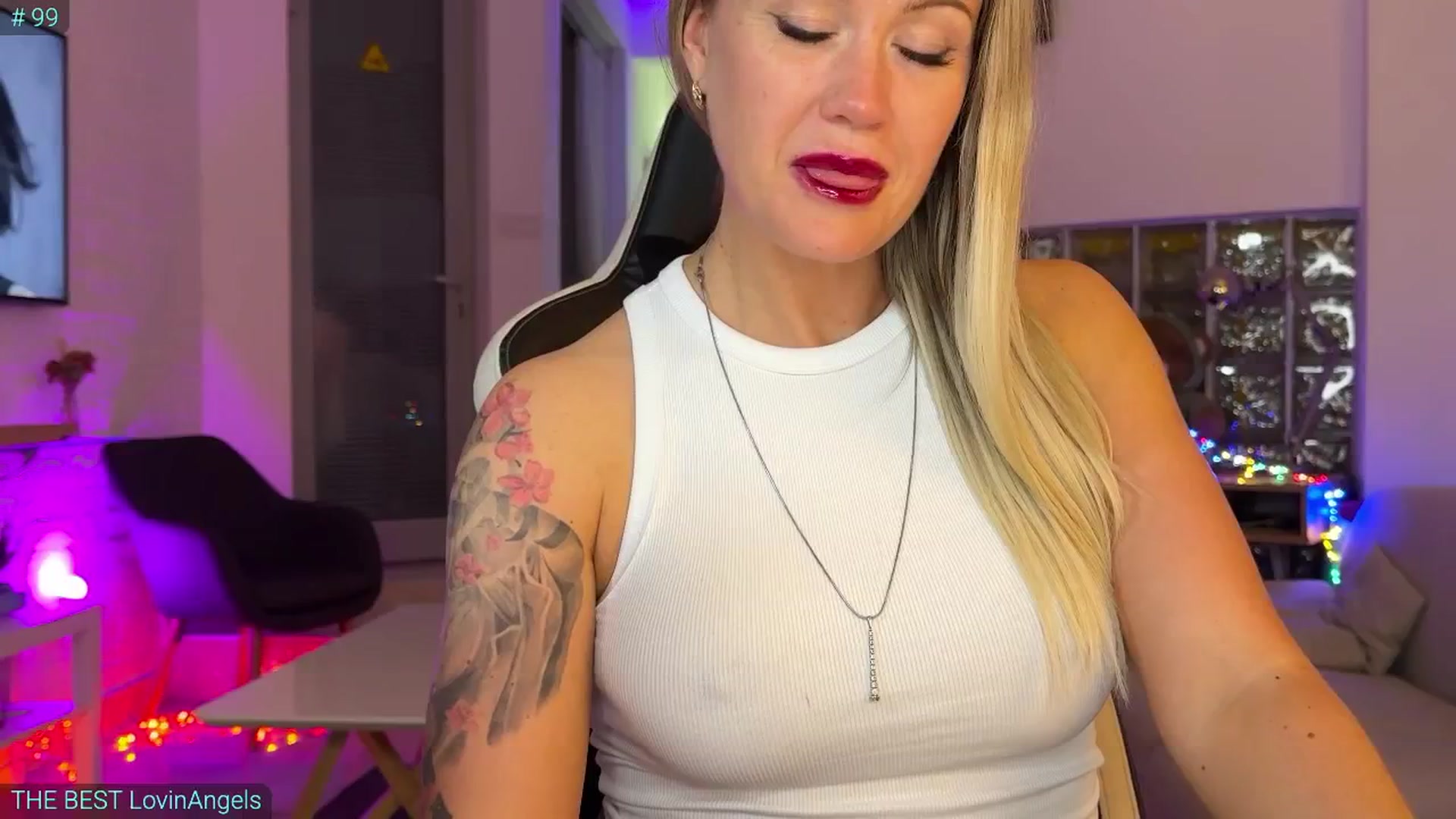 Gallery image thumbnail from AlexiAngel's myfreecams stream on, 10/01/2025, 17:22 image 17 of 20