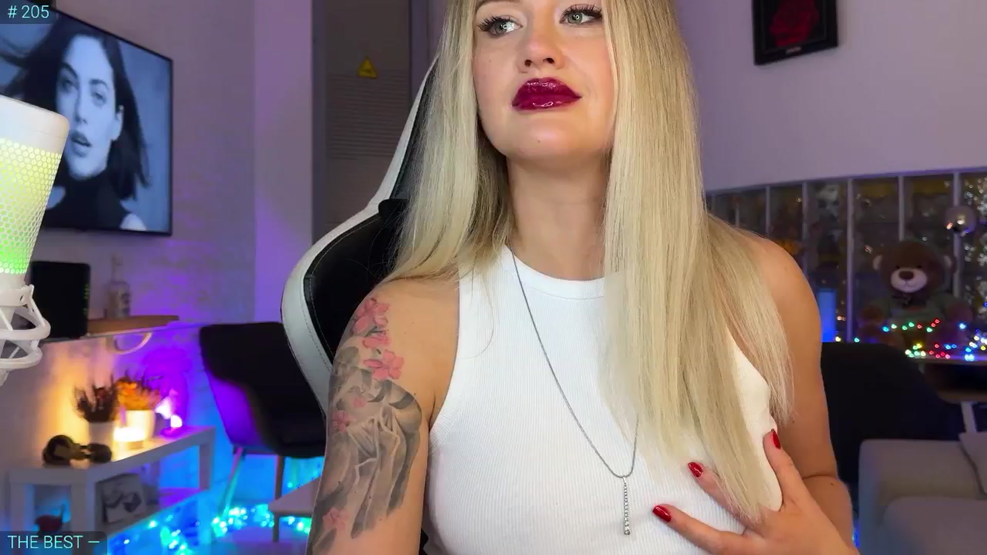 Gallery image thumbnail from AlexiAngel's myfreecams stream on, 10/06/2025, 16:37 image 18 of 20