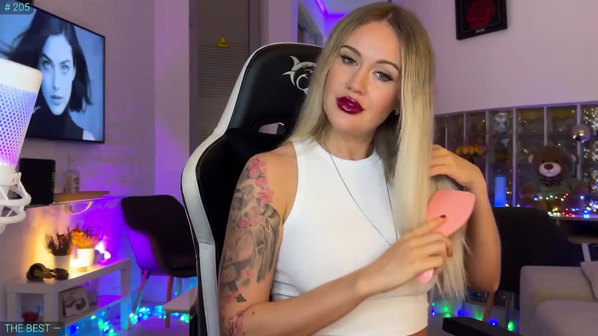 Gallery image thumbnail from AlexiAngel's myfreecams stream on, 10/06/2025, 16:37 image 11 of 20