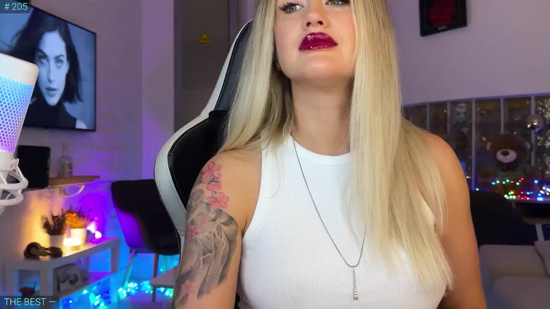 Gallery image thumbnail from AlexiAngel's myfreecams stream on, 10/06/2025, 16:37 image 17 of 20