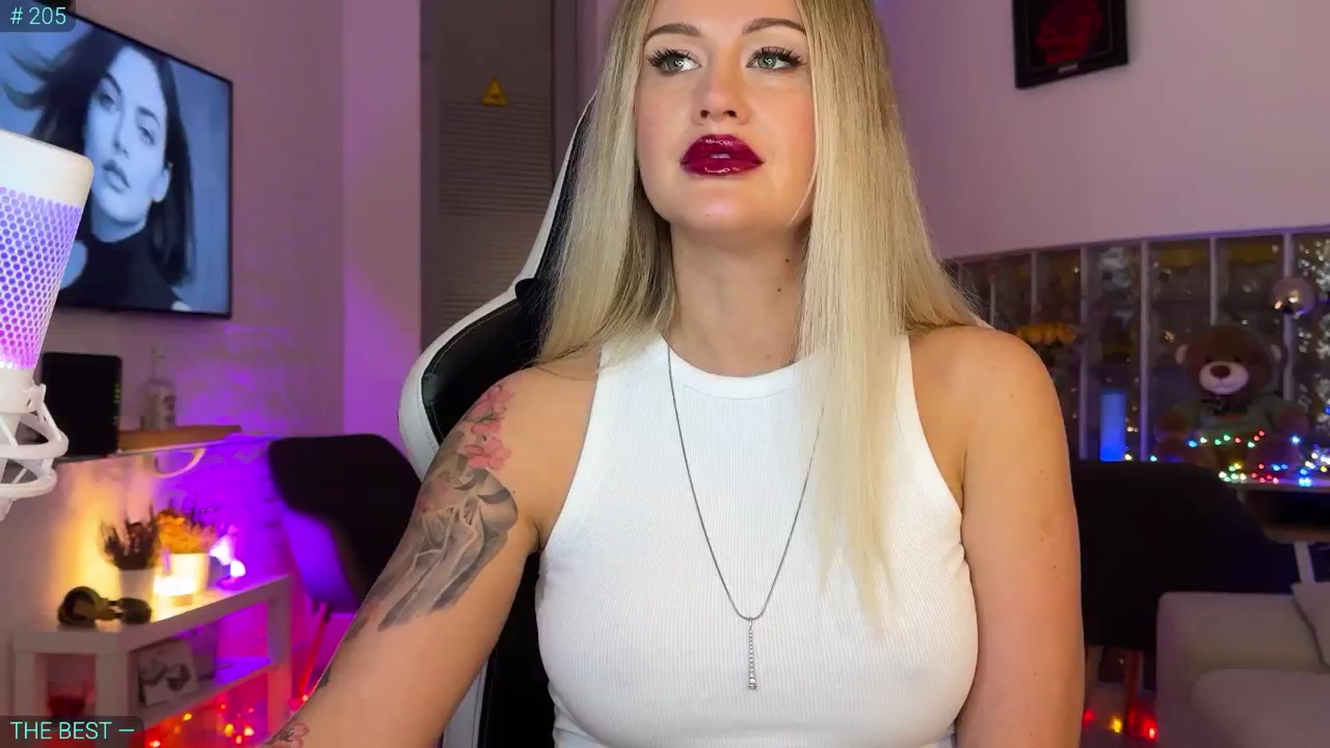 Gallery image thumbnail from AlexiAngel's myfreecams stream on, 10/06/2025, 16:37 image 9 of 20