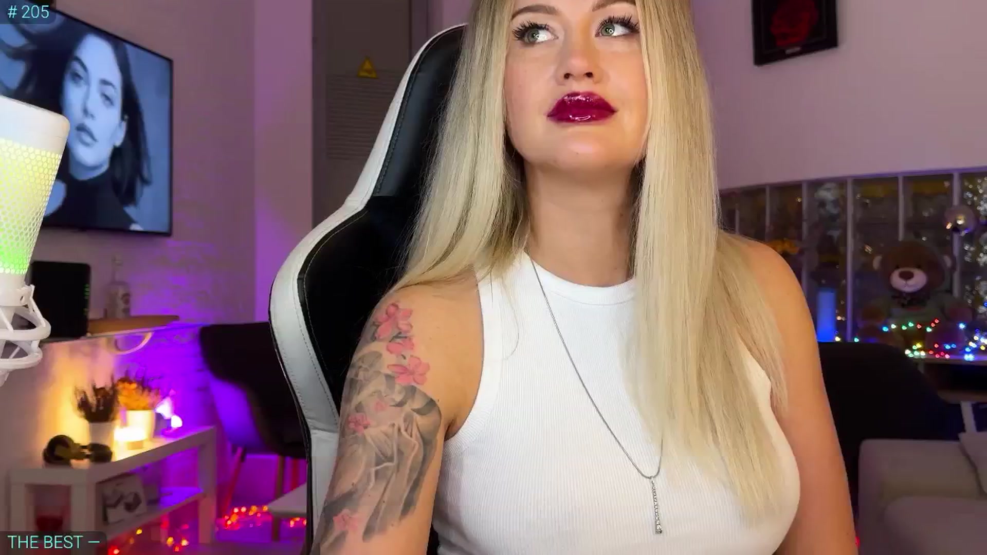 Gallery image thumbnail from AlexiAngel's myfreecams stream on, 10/06/2025, 16:37 image 20 of 20