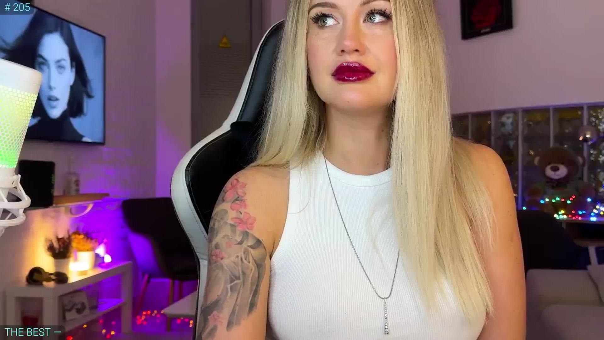 Gallery image thumbnail from AlexiAngel's myfreecams stream on, 10/06/2025, 16:37 image 16 of 20
