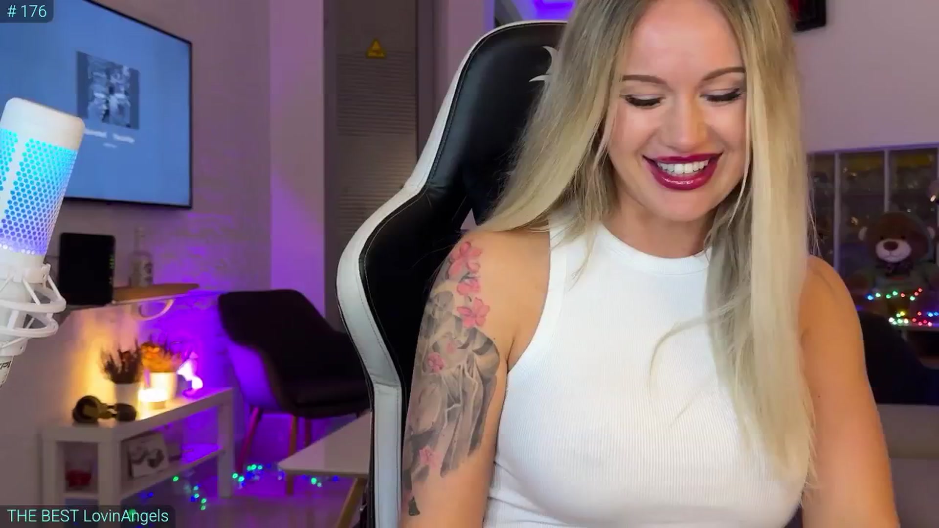 Gallery image thumbnail from AlexiAngel's myfreecams stream on, 10/06/2025, 18:29 image 1 of 20