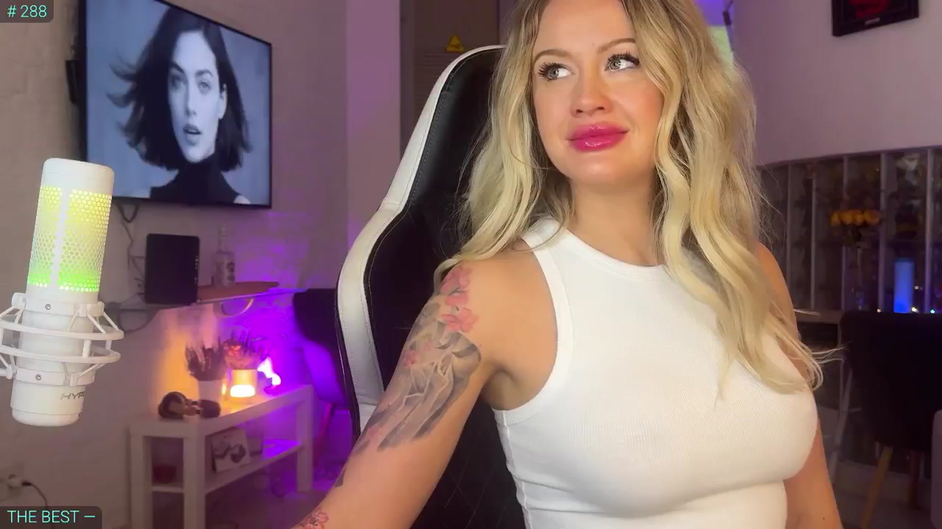 Gallery image thumbnail from AlexiAngel's myfreecams stream on, 10/12/2025, 17:10 image 4 of 20