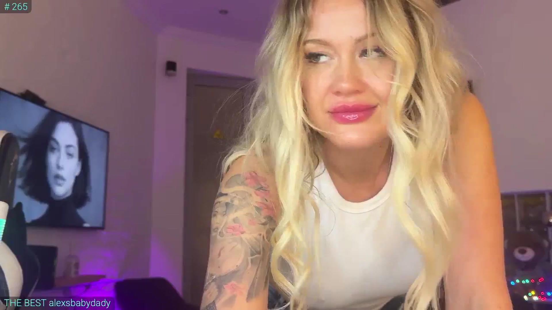 Gallery image thumbnail from AlexiAngel's myfreecams stream on, 10/12/2025, 17:10 image 12 of 20