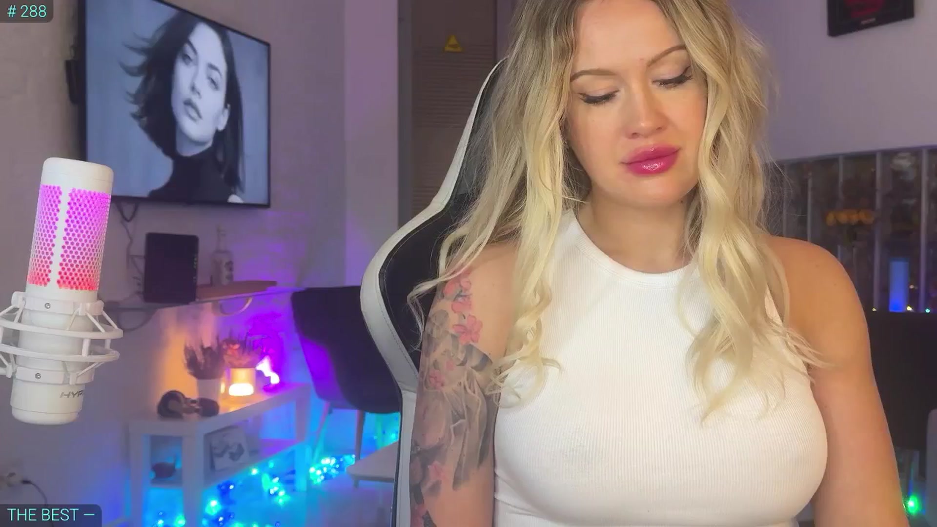 Gallery image thumbnail from AlexiAngel's myfreecams stream on, 10/12/2025, 17:10 image 3 of 20