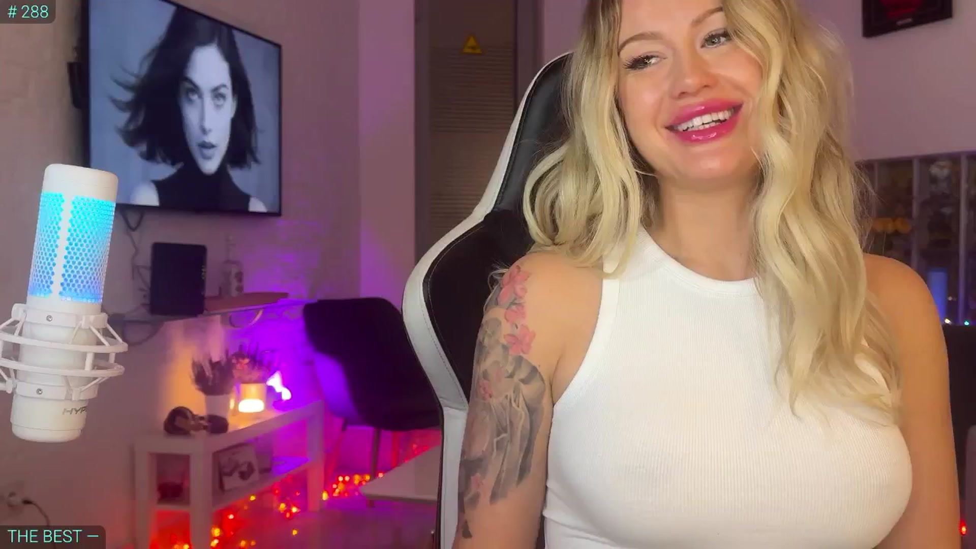 Gallery image thumbnail from AlexiAngel's myfreecams stream on, 10/12/2025, 17:10 image 6 of 20