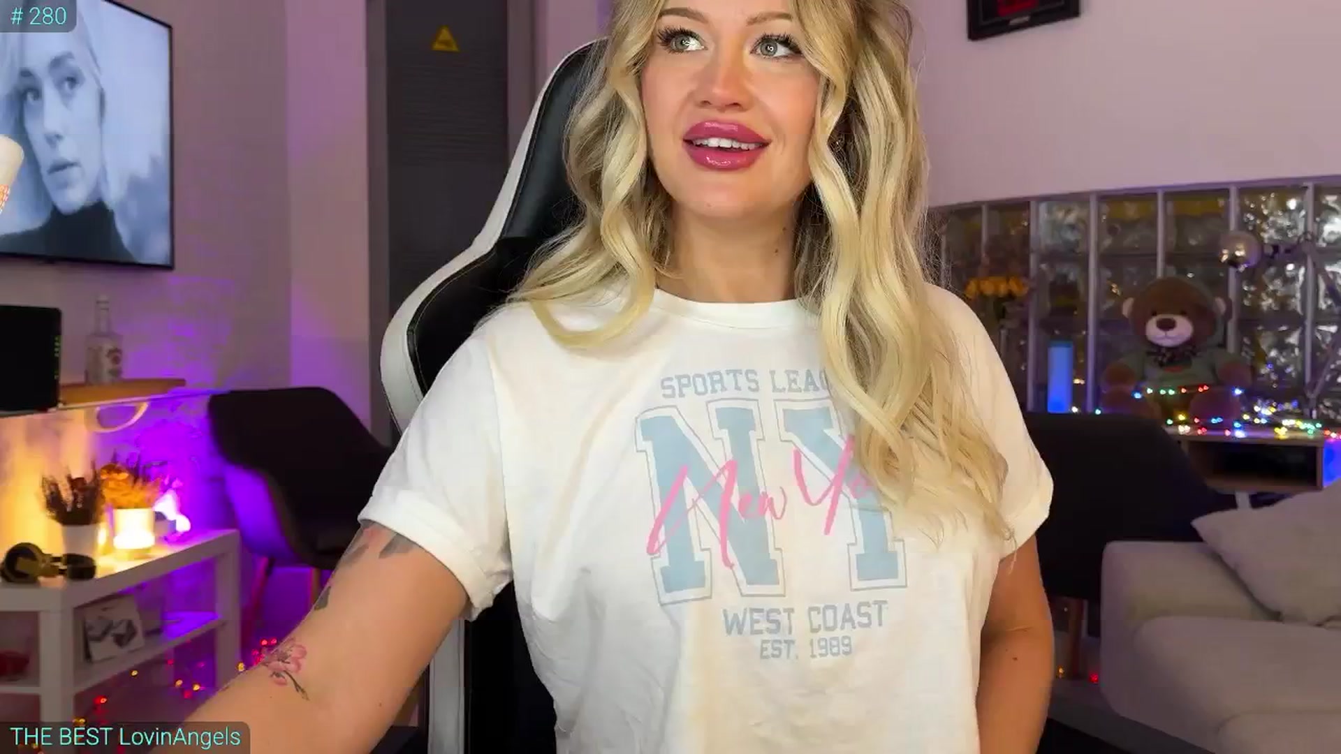 Gallery image thumbnail from AlexiAngel's myfreecams stream on, 10/14/2025, 05:41 image 3 of 20