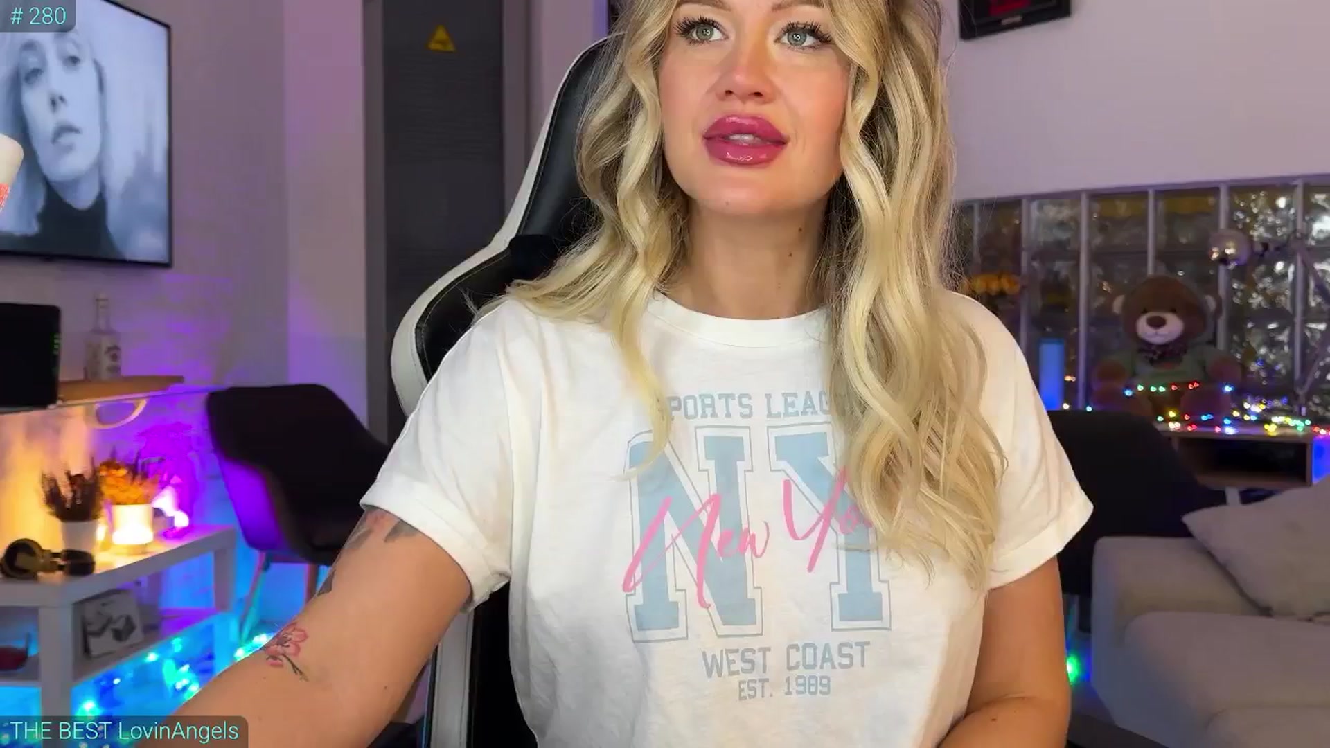 Gallery image thumbnail from AlexiAngel's myfreecams stream on, 10/14/2025, 05:41 image 5 of 20