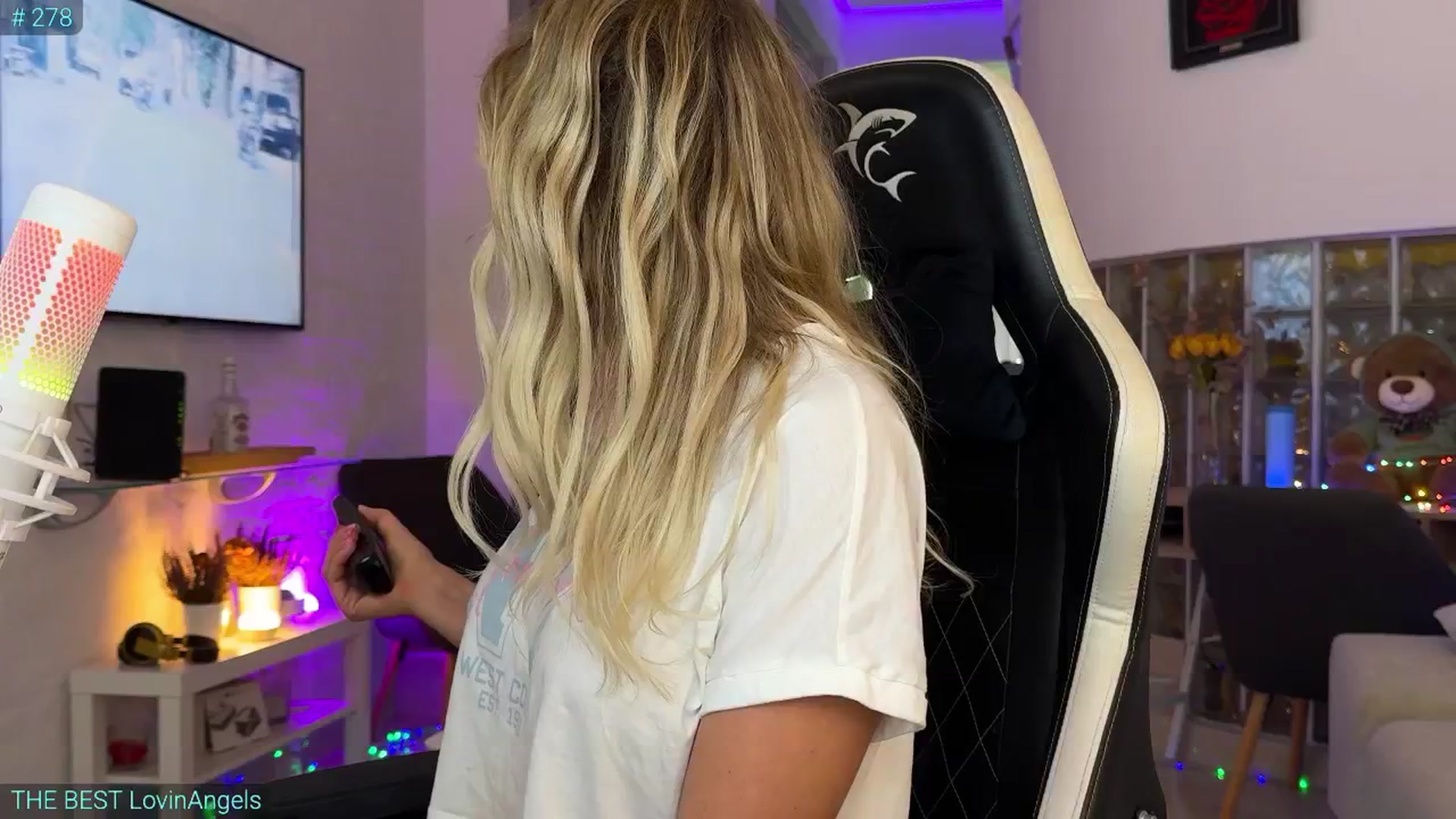 Gallery image thumbnail from AlexiAngel's myfreecams stream on, 10/14/2025, 07:07 image 4 of 20