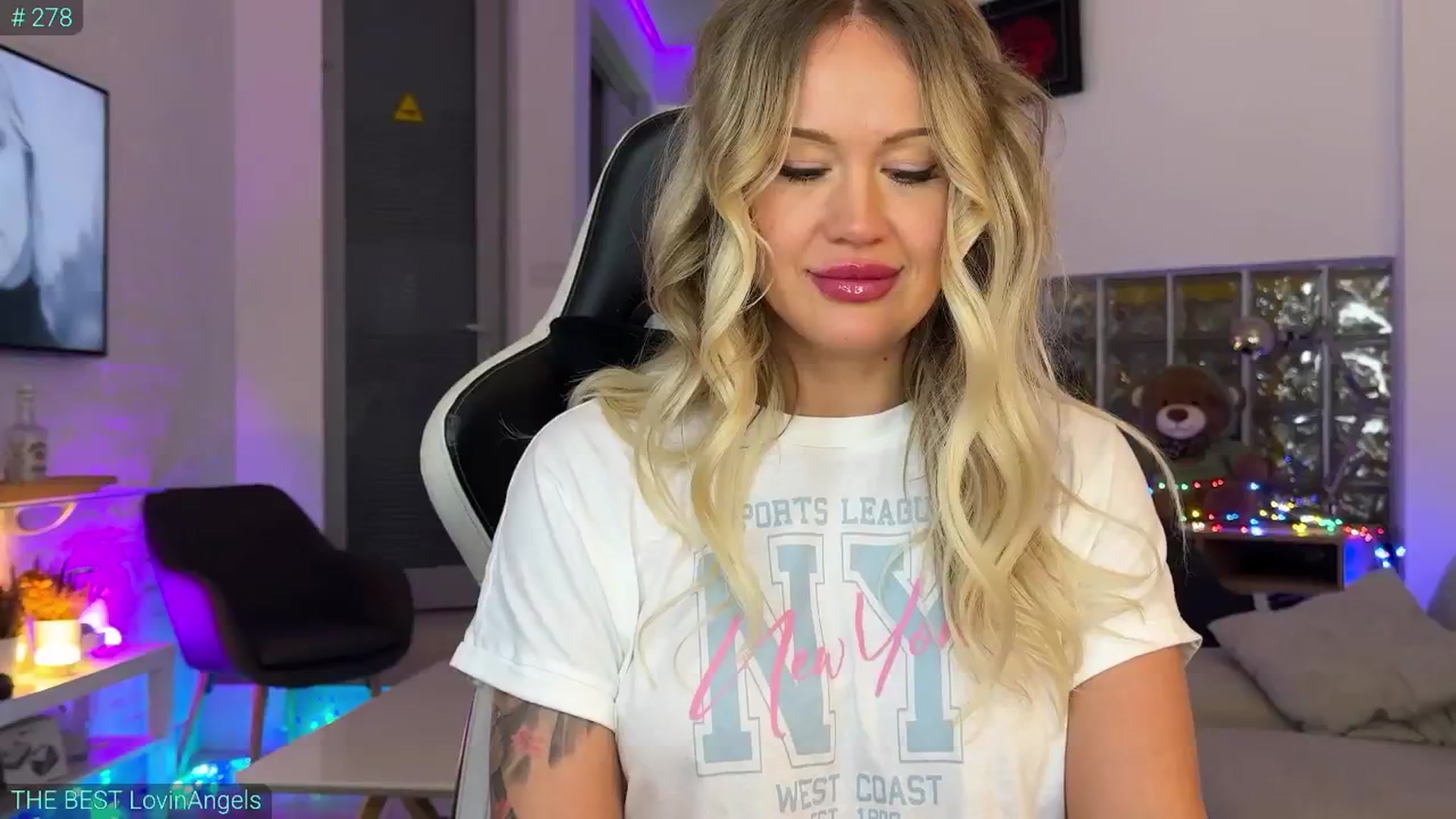 Gallery image thumbnail from AlexiAngel's myfreecams stream on, 10/14/2025, 07:07 image 1 of 20
