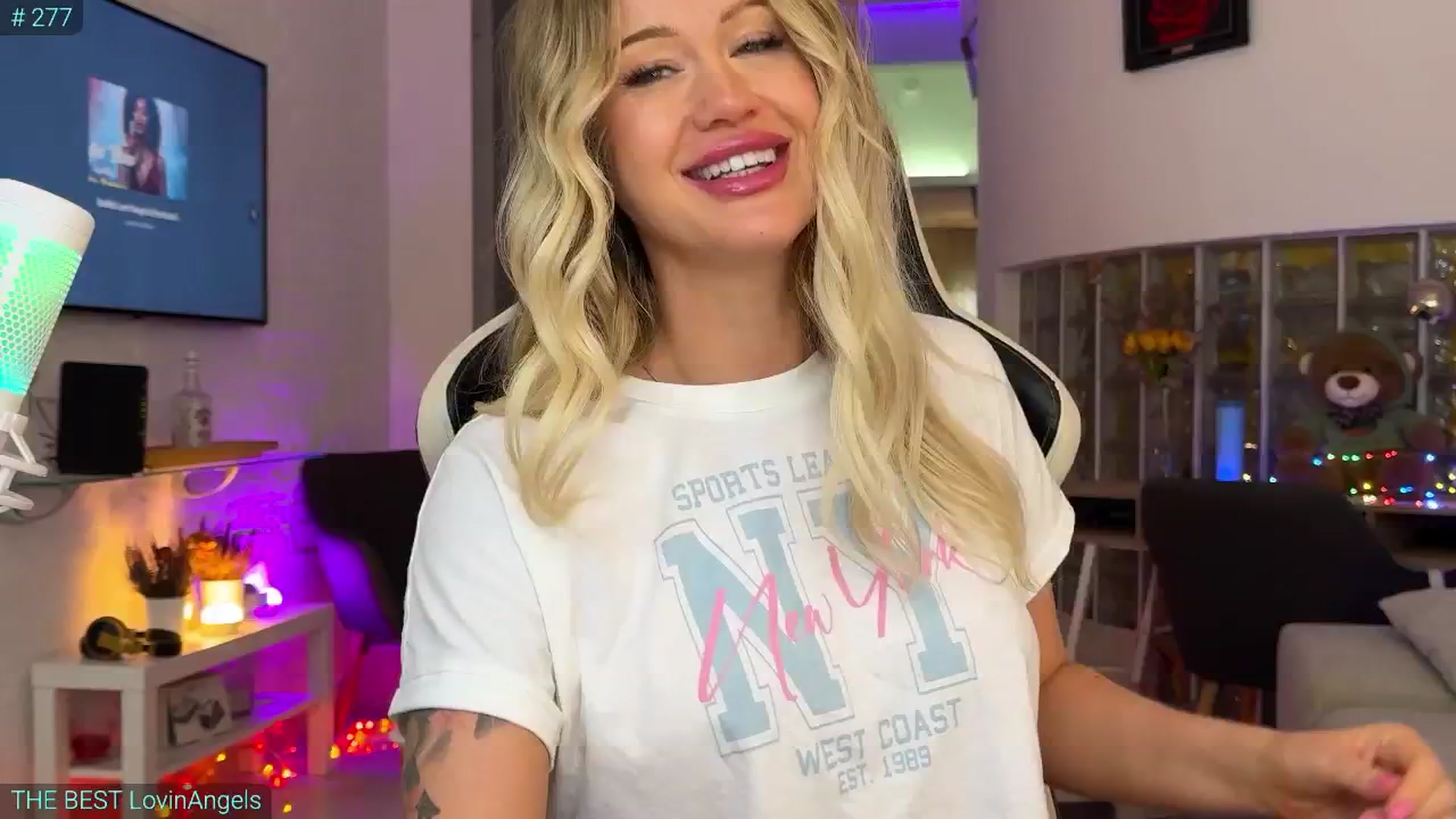Gallery image thumbnail from AlexiAngel's myfreecams stream on, 10/14/2025, 07:07 image 14 of 20