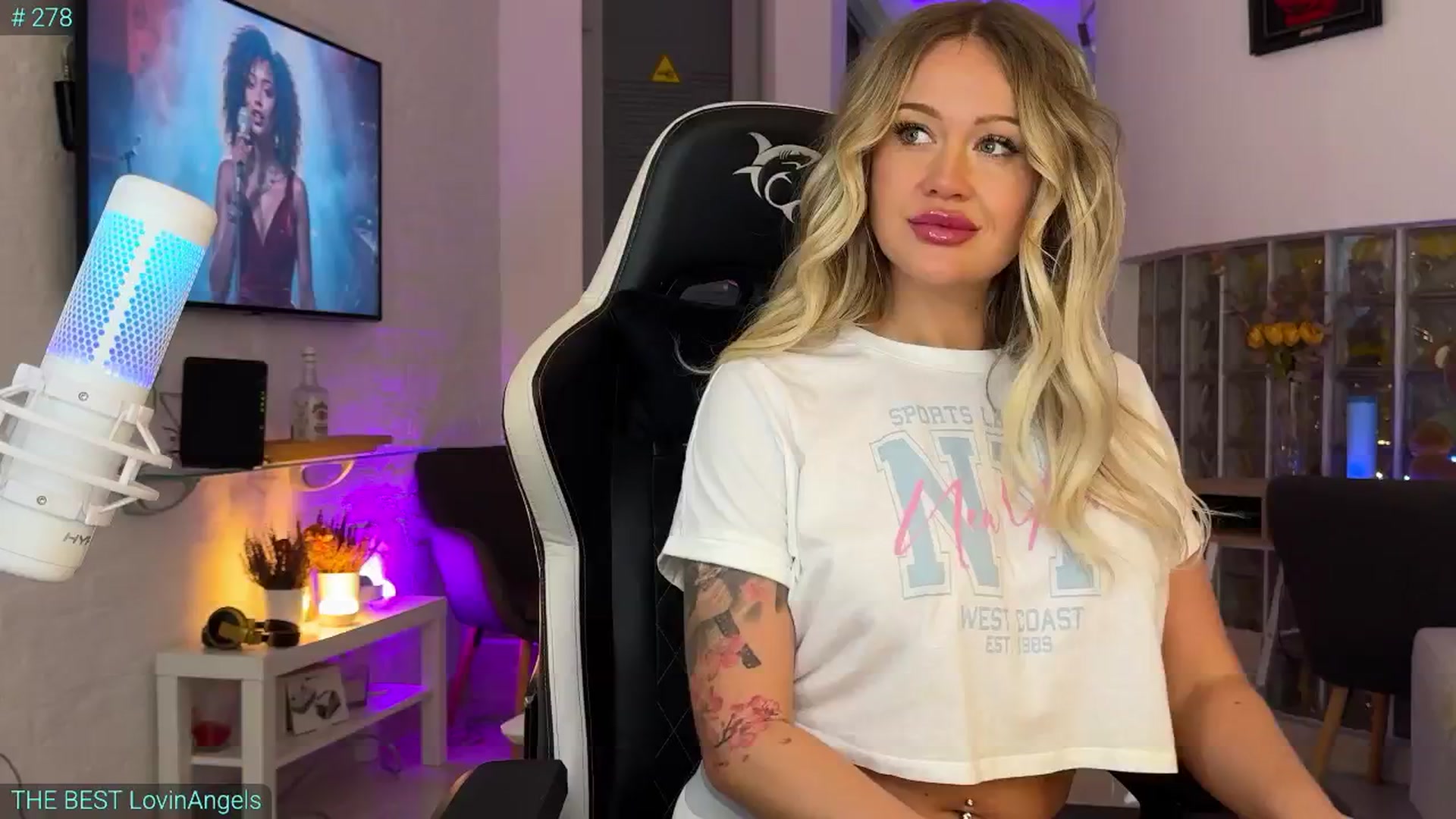 Gallery image thumbnail from AlexiAngel's myfreecams stream on, 10/14/2025, 07:07 image 5 of 20