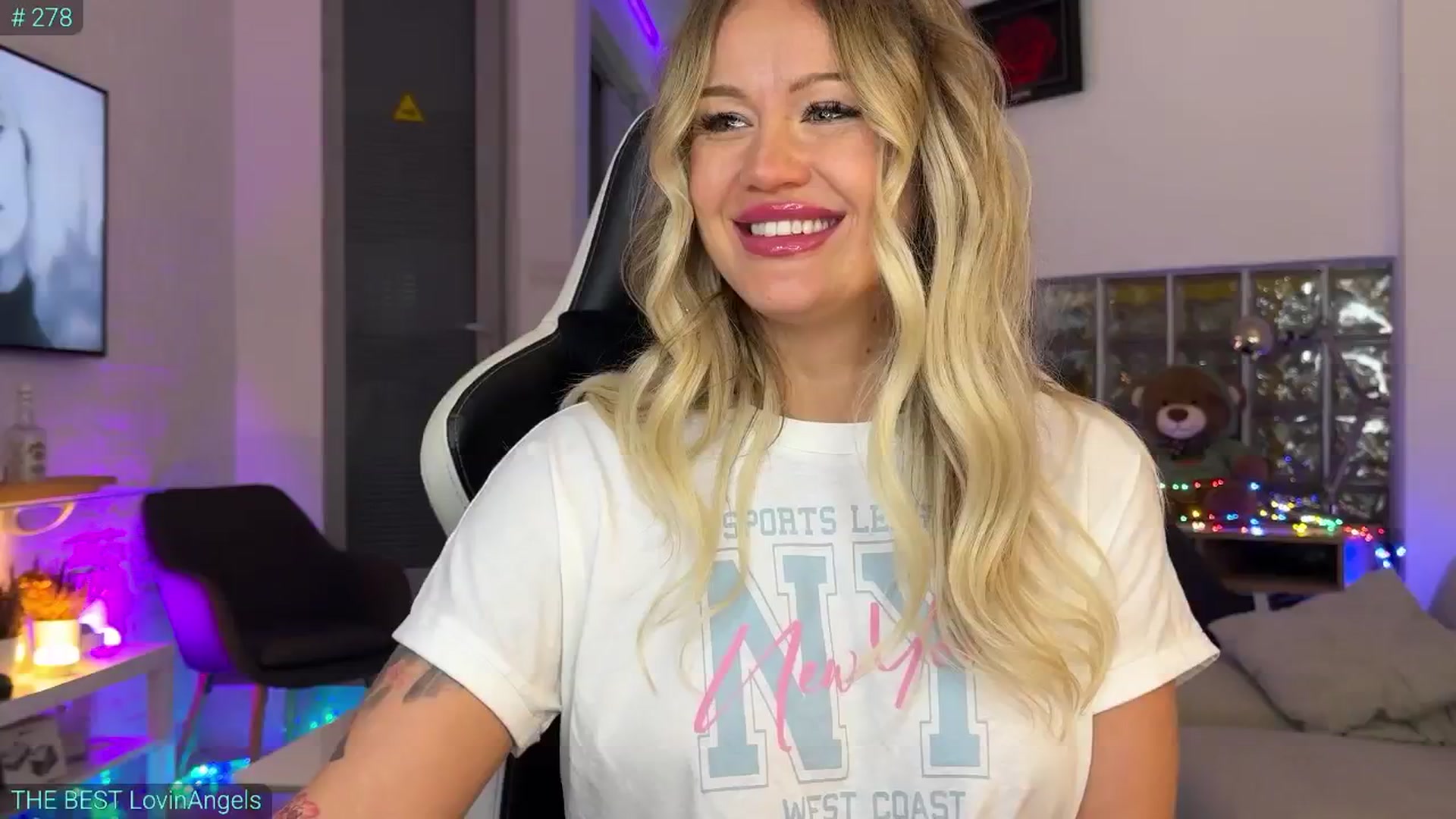 Gallery image thumbnail from AlexiAngel's myfreecams stream on, 10/14/2025, 07:07 image 2 of 20