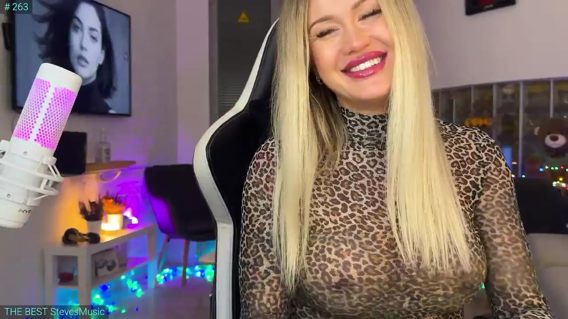 Gallery image thumbnail from AlexiAngel's myfreecams stream on, 10/15/2025, 07:02 image 5 of 20