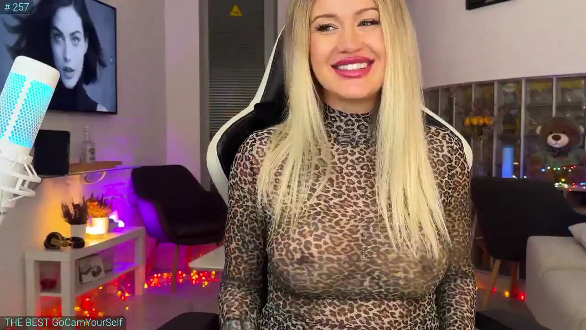 Gallery image thumbnail from AlexiAngel's myfreecams stream on, 10/15/2025, 07:02 image 19 of 20