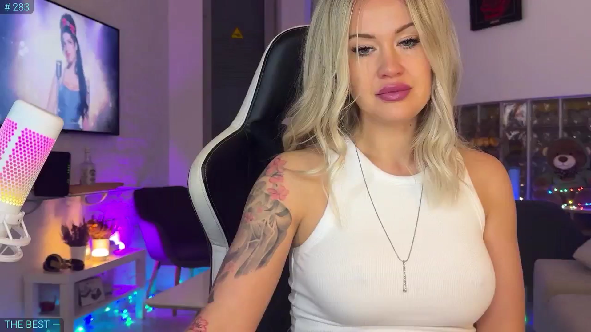 Gallery image thumbnail from AlexiAngel's myfreecams stream on, 10/22/2025, 06:57 image 3 of 20