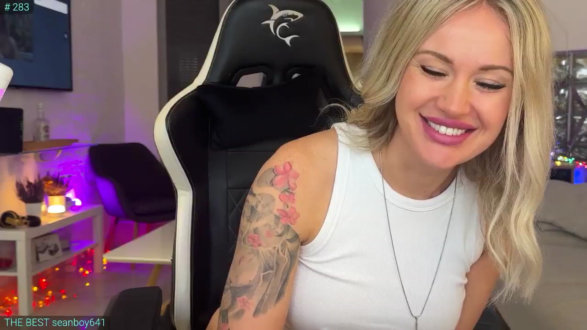 Gallery image thumbnail from AlexiAngel's myfreecams stream on, 10/22/2025, 06:57 image 17 of 20