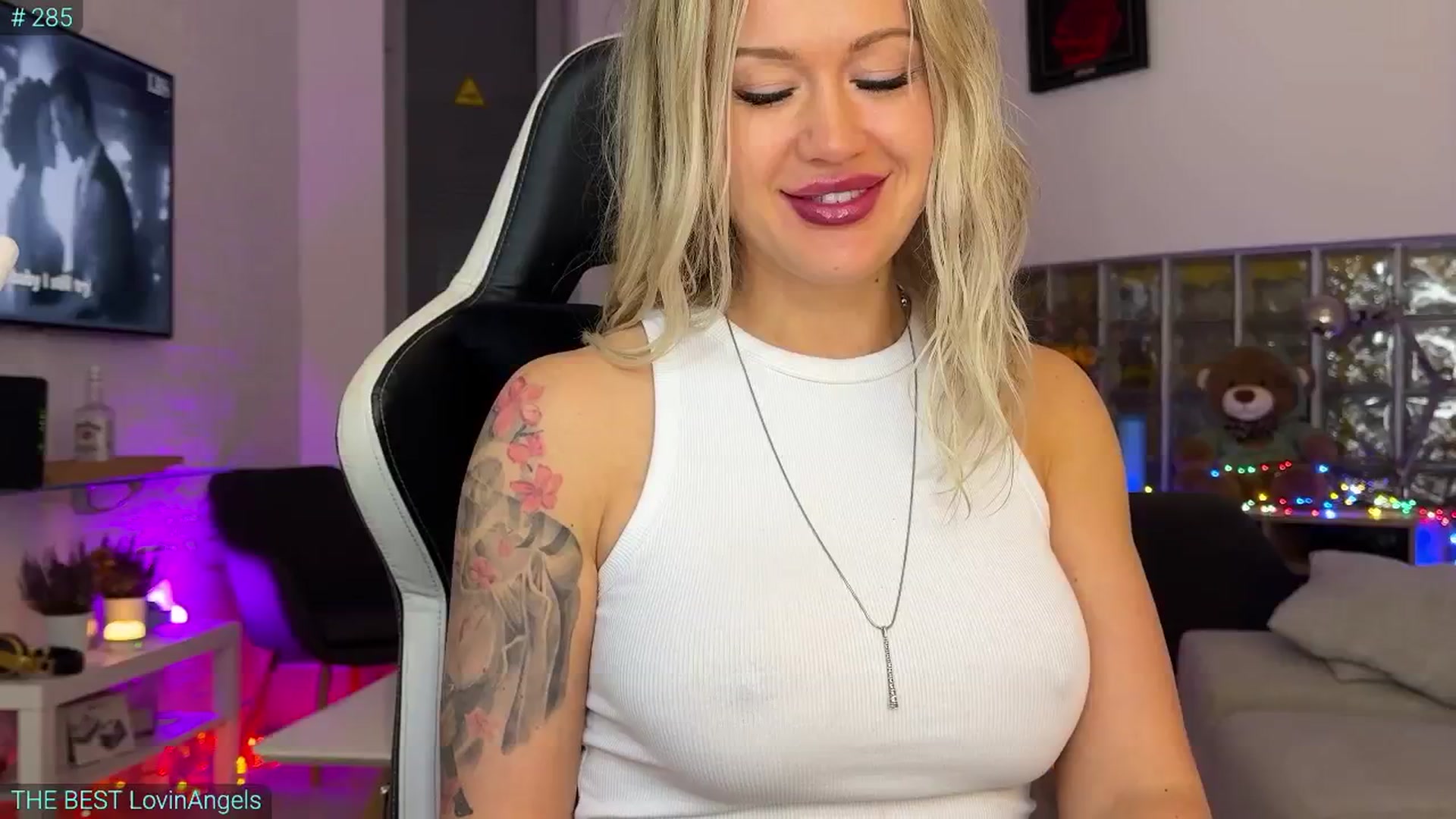 Gallery image thumbnail from AlexiAngel's myfreecams stream on, 10/23/2025, 06:26 image 15 of 20