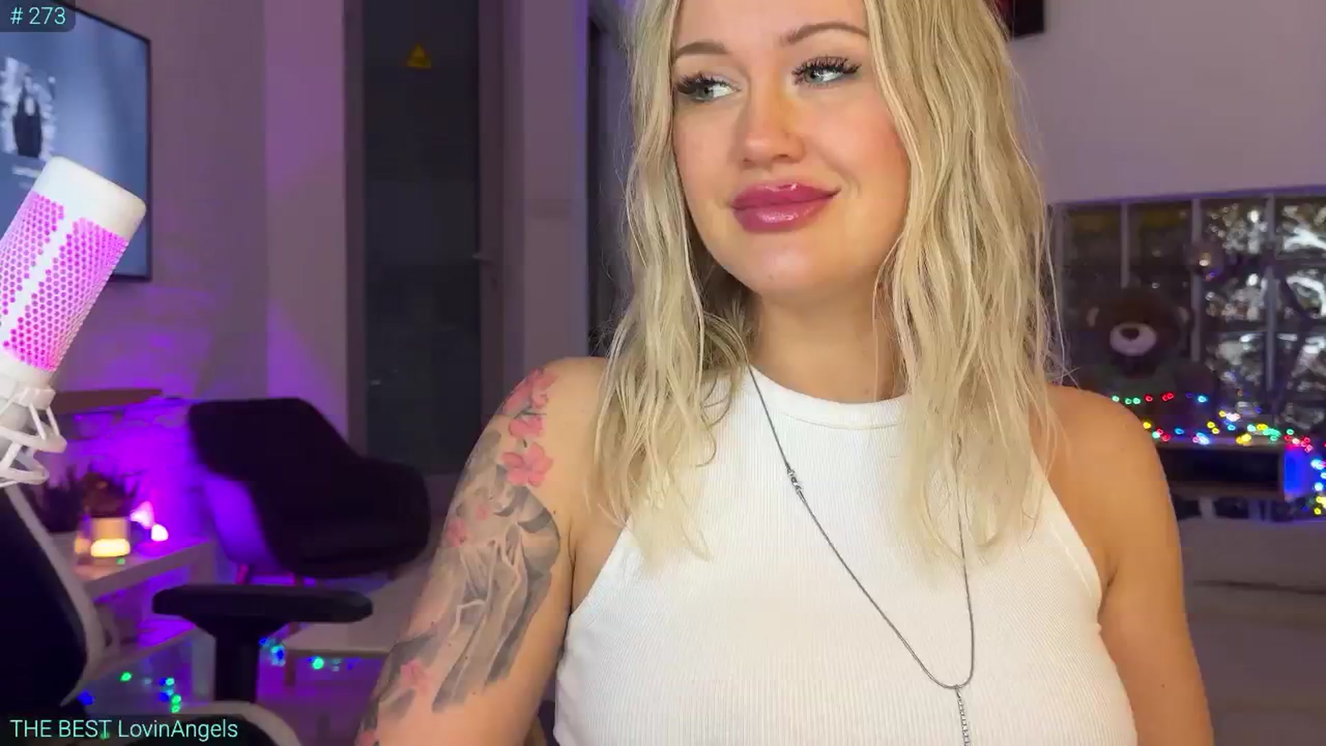 Gallery image thumbnail from AlexiAngel's myfreecams stream on, 10/27/2025, 17:48 image 12 of 20