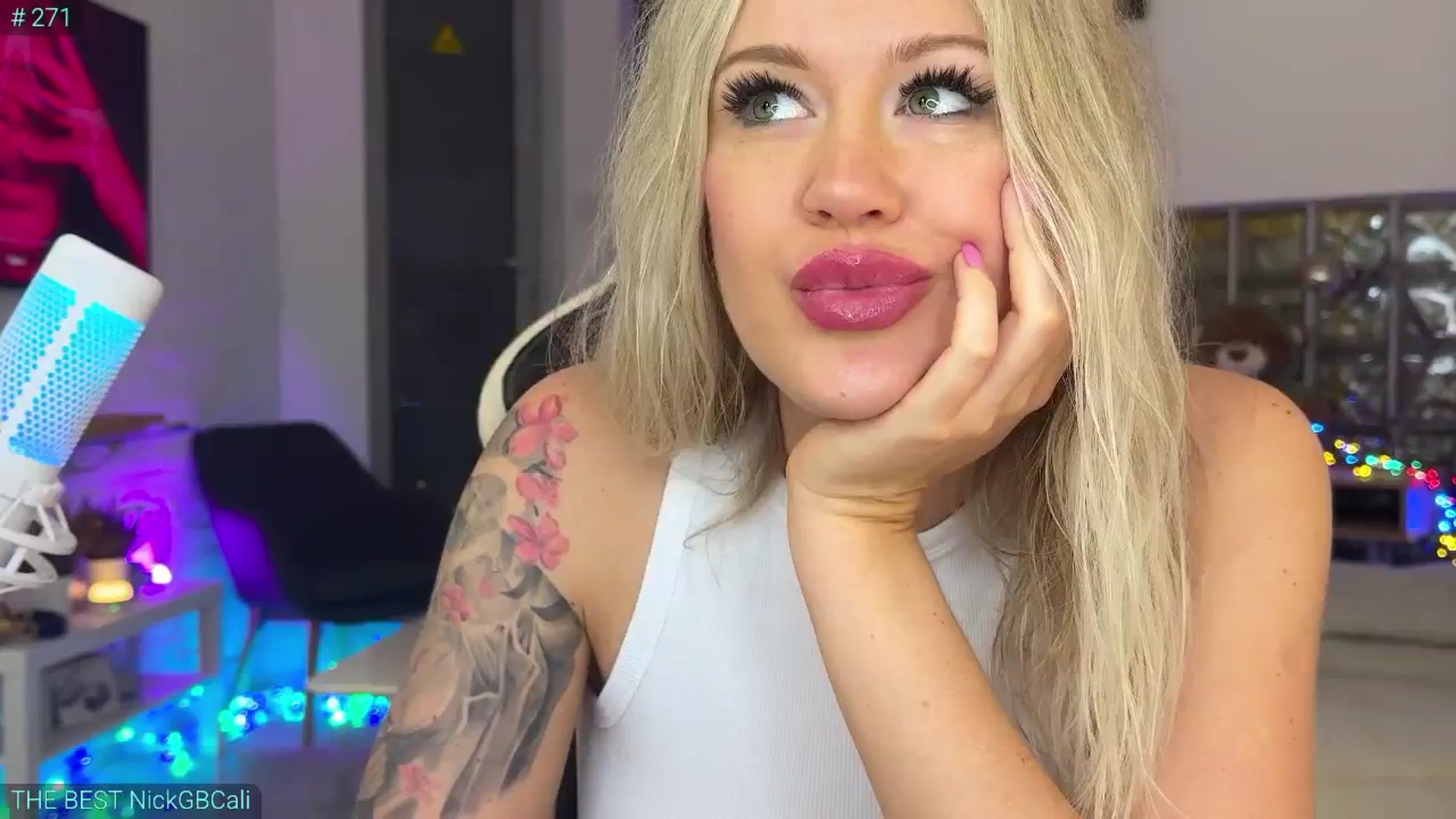 Gallery image thumbnail from AlexiAngel's myfreecams stream on, 10/28/2025, 07:35 image 1 of 20