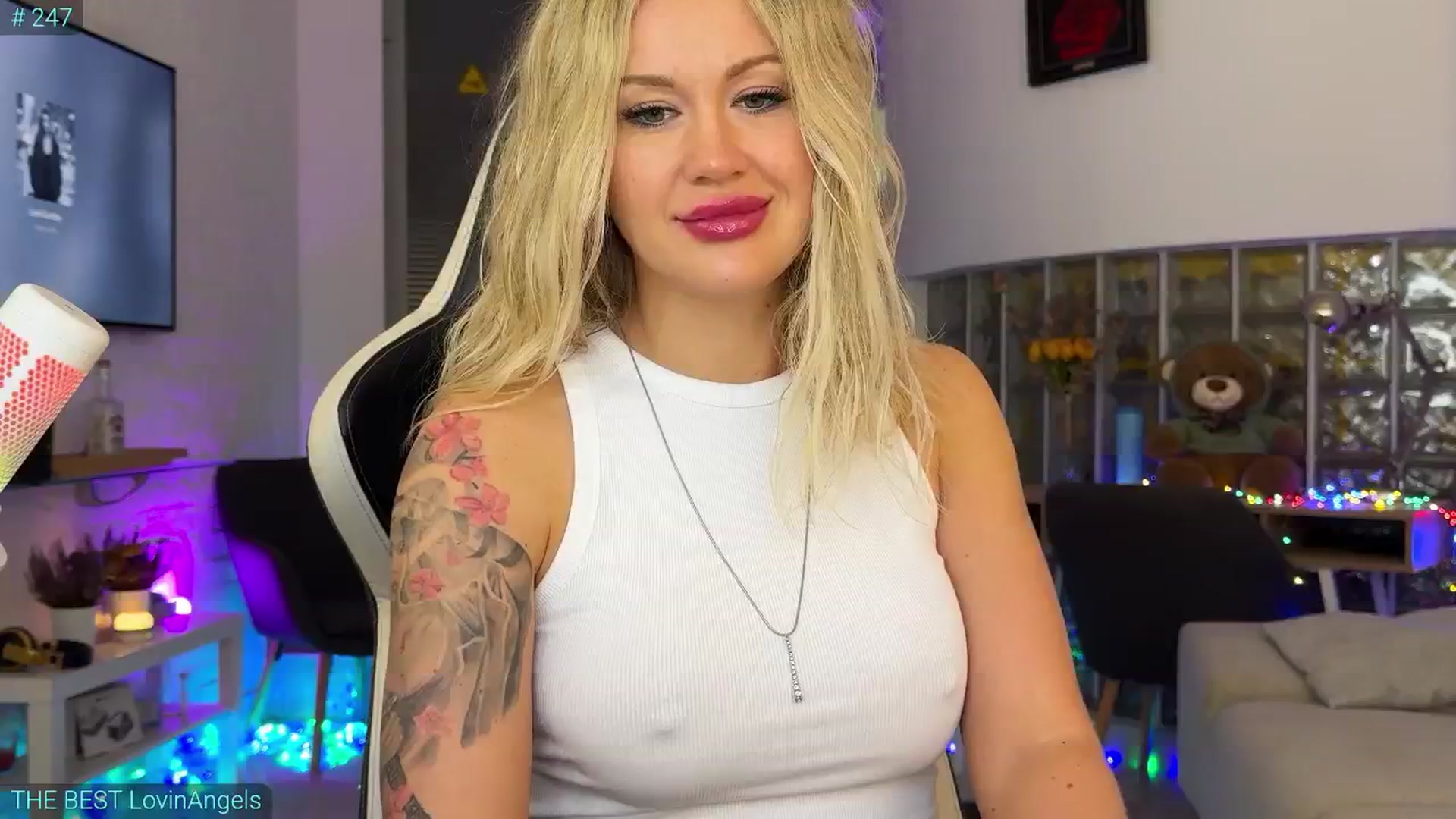 Gallery image thumbnail from AlexiAngel's myfreecams stream on, 10/31/2025, 07:25 image 10 of 20