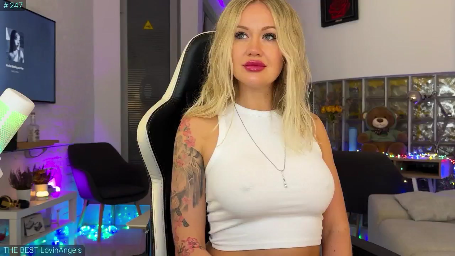 Gallery image thumbnail from AlexiAngel's myfreecams stream on, 10/31/2025, 07:25 image 14 of 20
