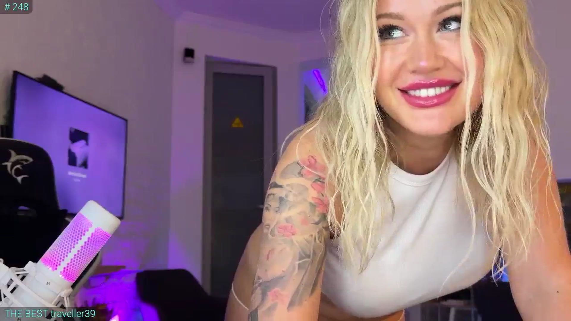 Gallery image thumbnail from AlexiAngel's myfreecams stream on, 10/31/2025, 17:59 image 16 of 20