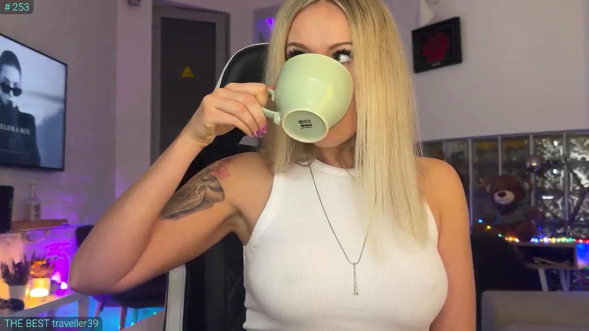 Gallery image thumbnail from AlexiAngel's myfreecams stream on, 11/12/2025, 07:44 image 8 of 20