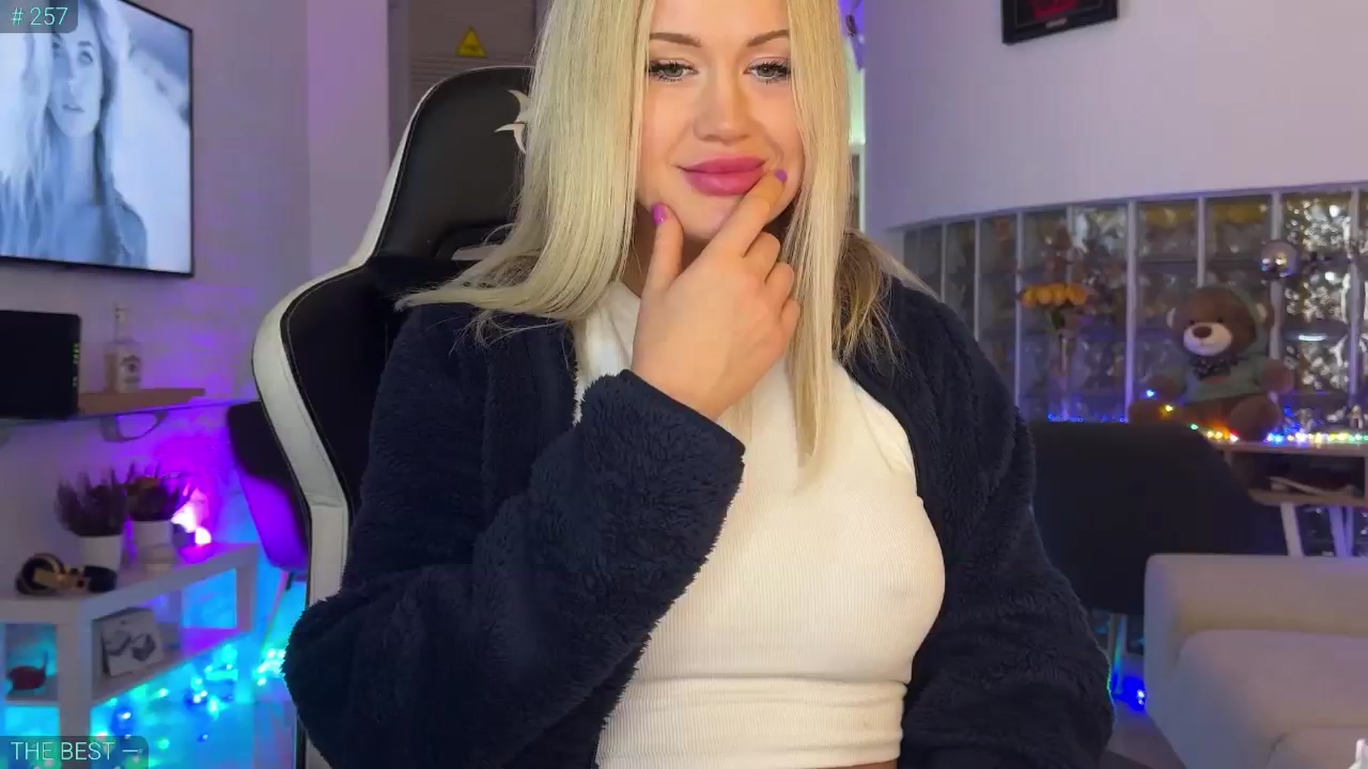 Gallery image thumbnail from AlexiAngel's myfreecams stream on, 11/12/2025, 17:39 image 1 of 20